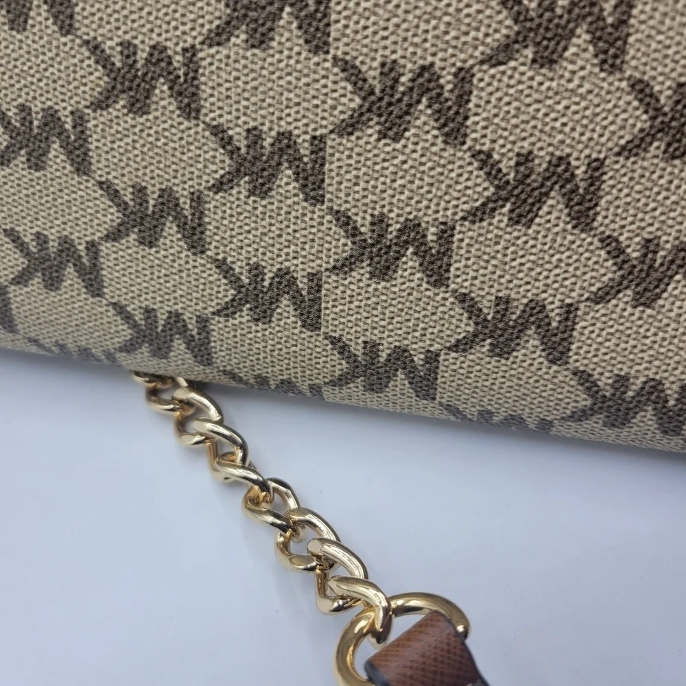 Michael Kors MK Signature Convertible Wallet • Crossbody